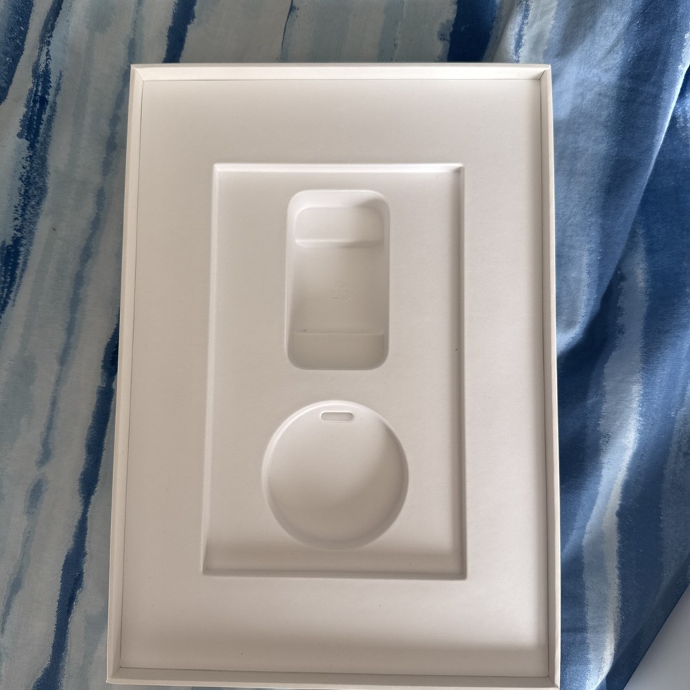 iPad 9th Generation Wi-Fi 64GB Space Gray (EMPTY BOX ONLY)