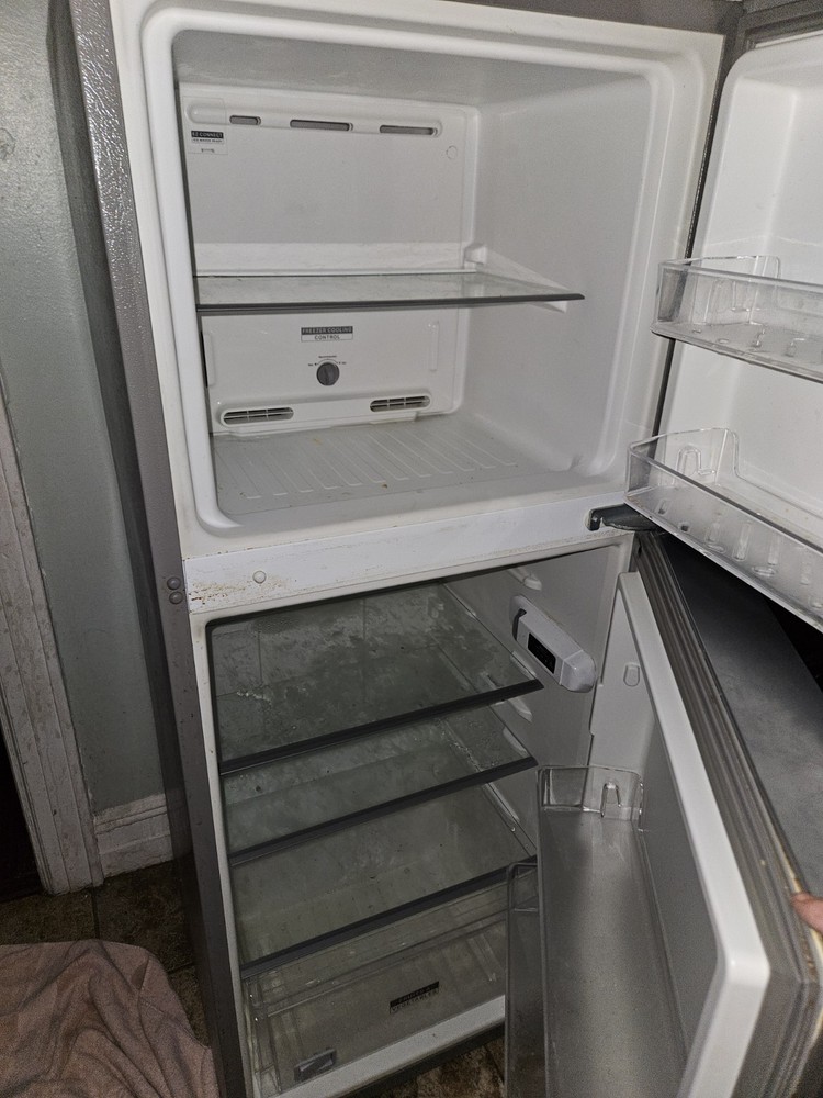 Whirlpool Refrigerator PICKUP ONLY