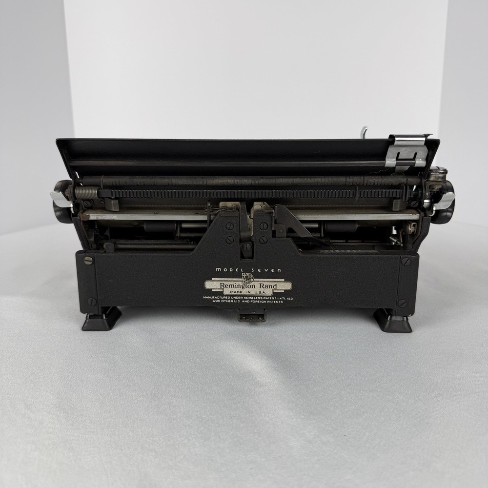 Remington Noiseless Model 7 Typewriter Working with Case