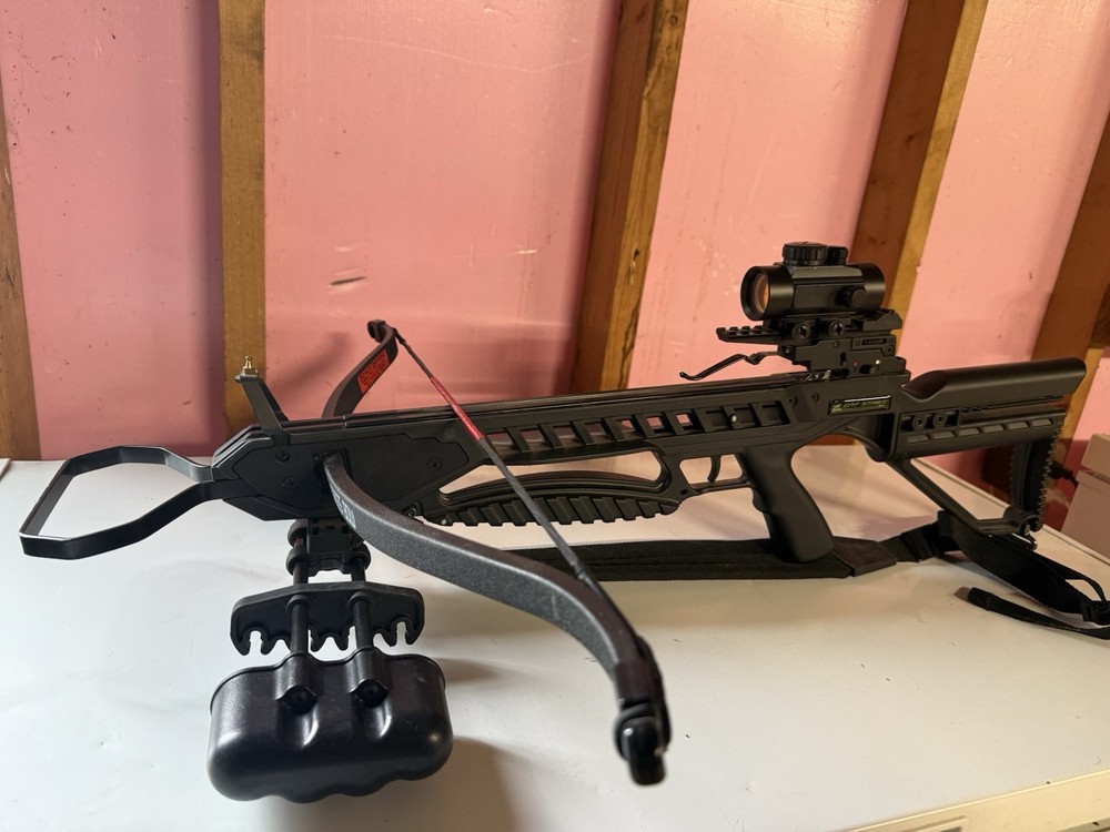 Silent strike Crossbow 150LB With Quick Disconnect Quiver