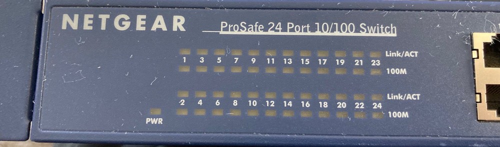 NETWORK SWITCH NetGear ProSafe (JFS524F) 24-Ports Rack-Mountable with Rack Ears