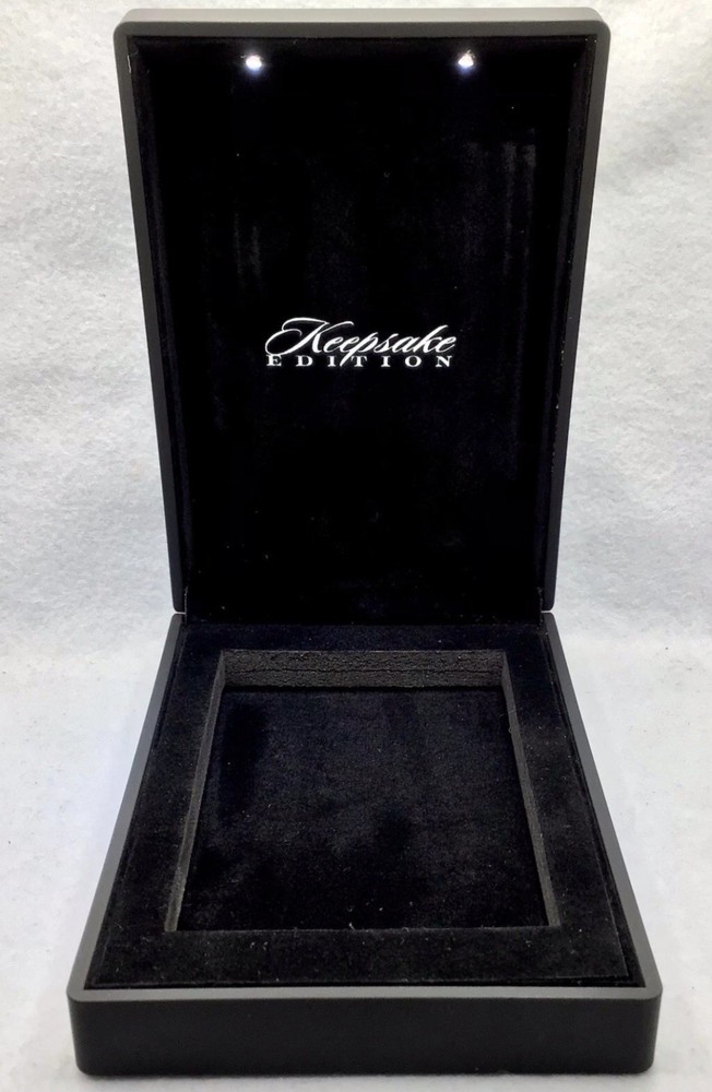 SUPER BREAK KEEPSAKE EDITION PREMIUM LED LIGHTED FELT PREMIUM TRADING CARD BOX