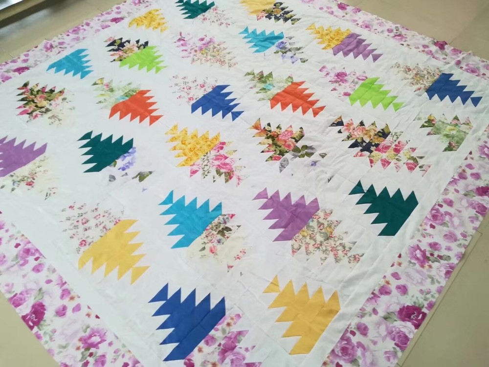 Queen size Machine pieced Pineapple patchwork quilt top #103A