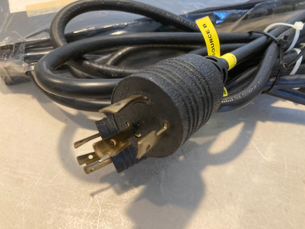 APC AP7752 Rack Mount Automatic Transfer Switch ATS 8-Outlet Open Box