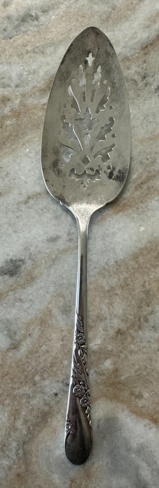 Solid Pierced Pie Server Bridal Wreath (Silverplate, 1950) by ONEIDA SILVER