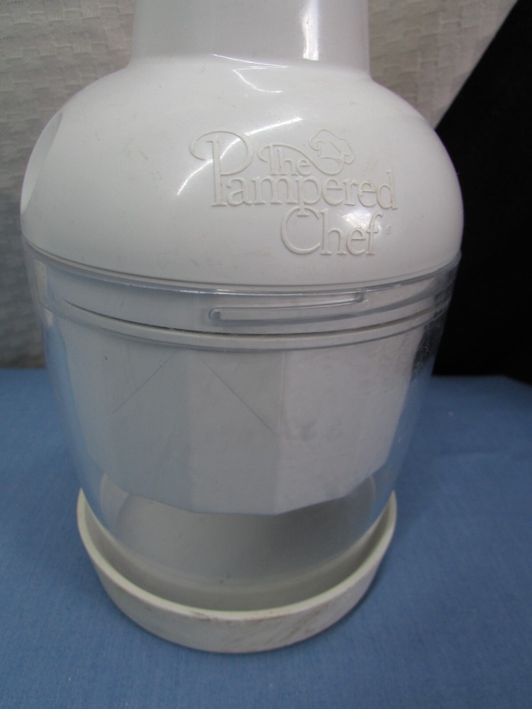 Pampered Chef Push Function Food Chopper - White #2585 Kitchen Cook Prep Bar