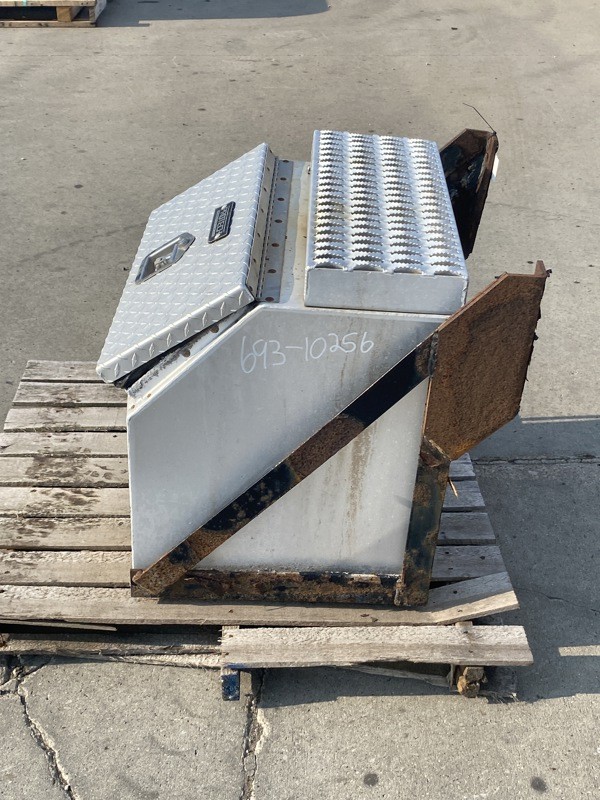 2014 Freightliner Cascadia Tool Box (693-10256)