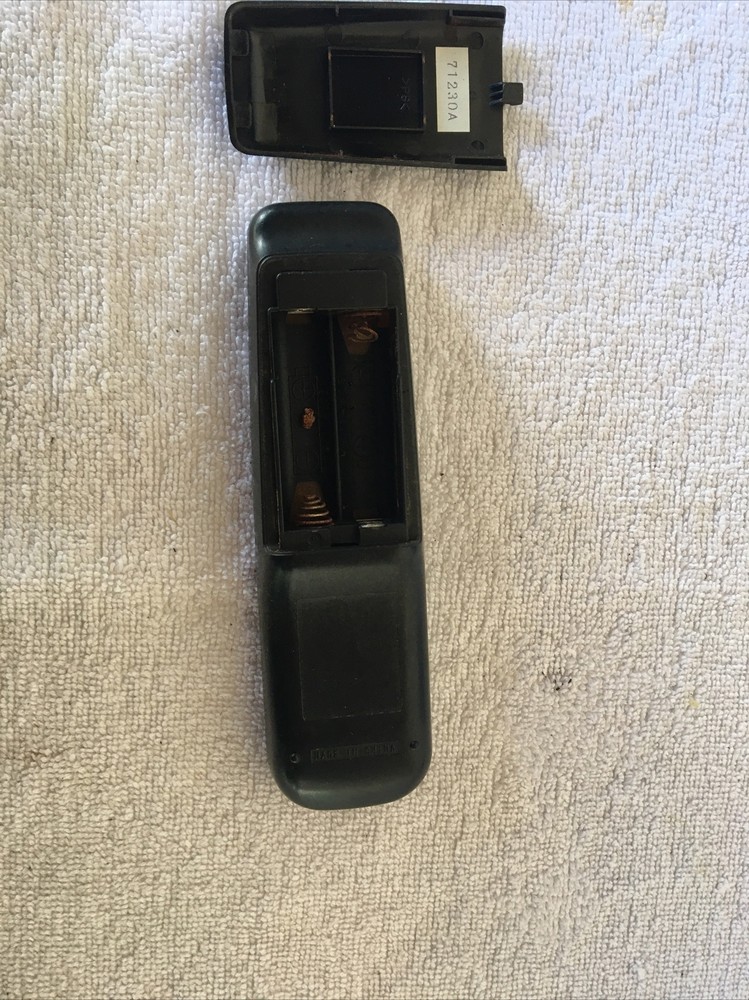 Hitachi VM-RME411A, Replacement Remote Control in Good Working Condition