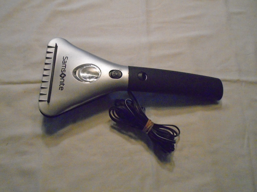 SAMSONITE Lighted Electric Car Windshield Scraper w/15ft. Cord