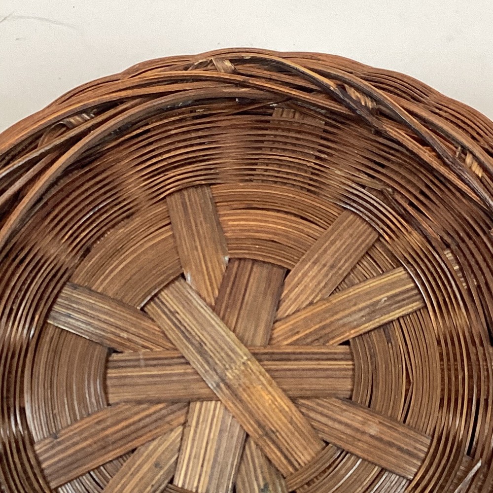 ANTIQUE 7" WICKER ROUND SEWING BASKET w LID & THREAD