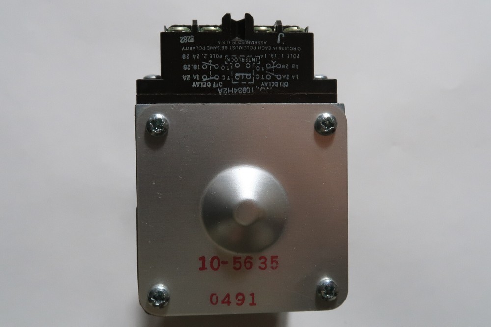 Cutler Hammer D80J Eaton Delay Timer Series A2 D80AM Magnet Assembly