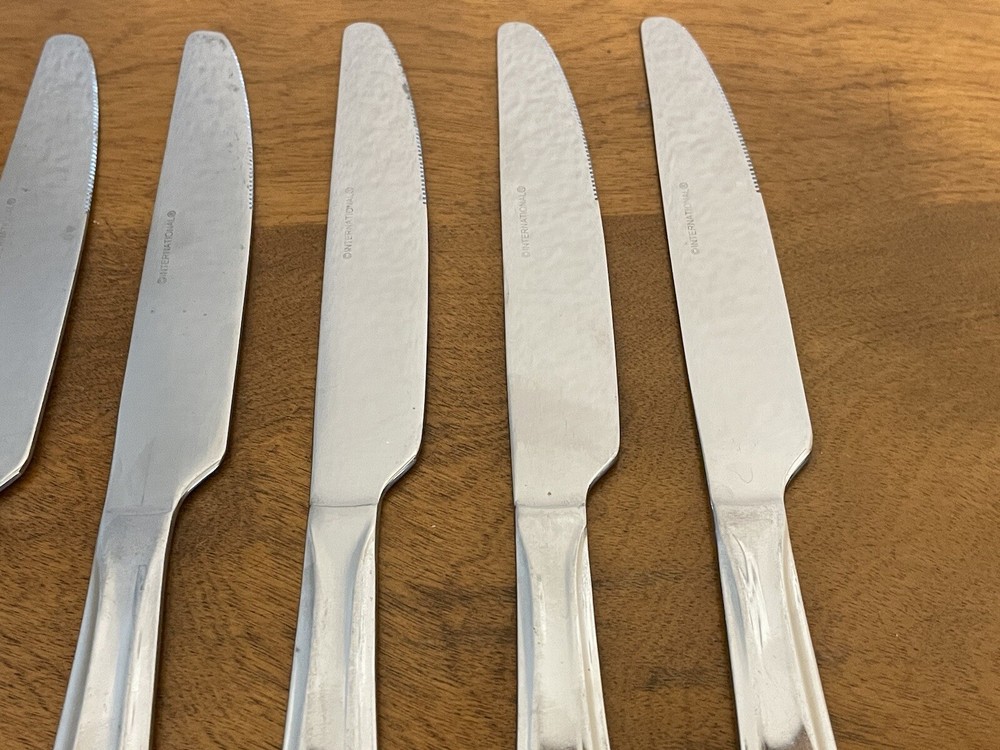 7 International Silver FORTE Stainless Modern Solid Dinner Knives 9.5"
