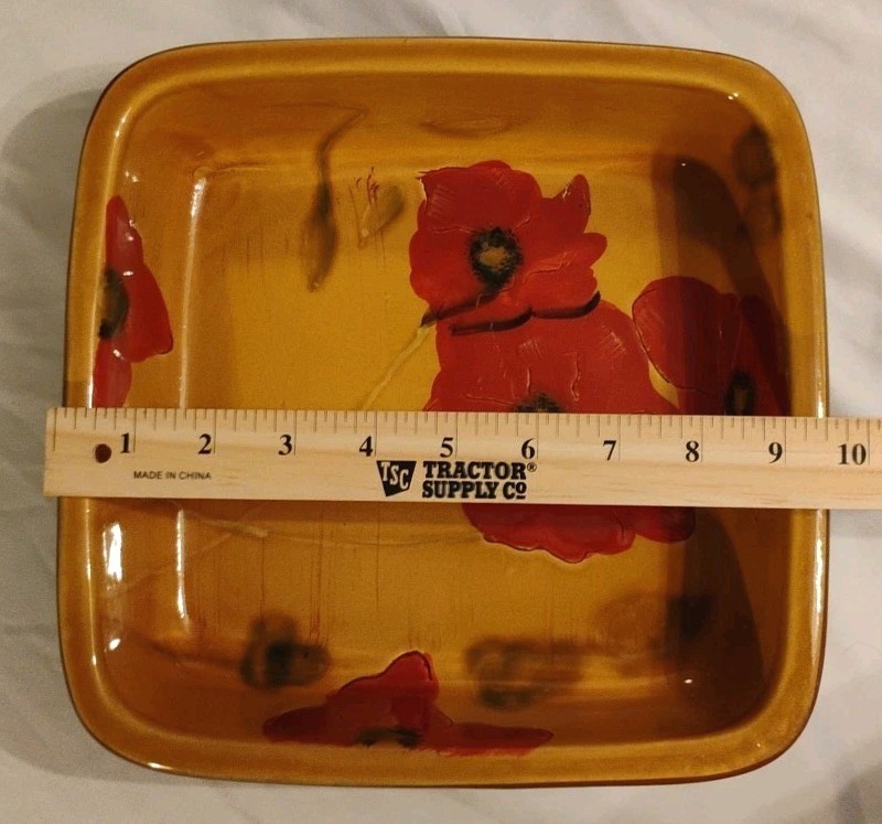 Fleur Rouge Pattern 9" Baking Dish