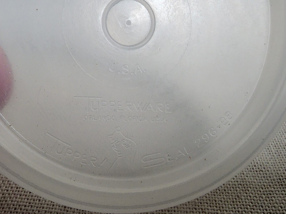 Tupperware Tupper Seal Replacement Lid 2 3/4" 296-28