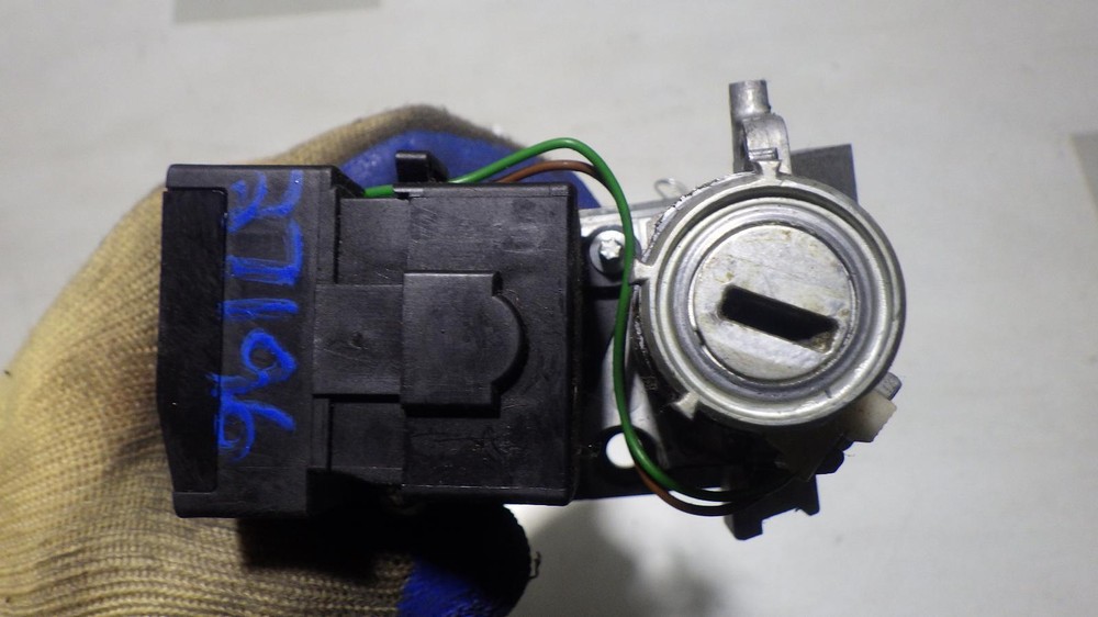 97 CHEVROLET TAHOE Ignition W/Key