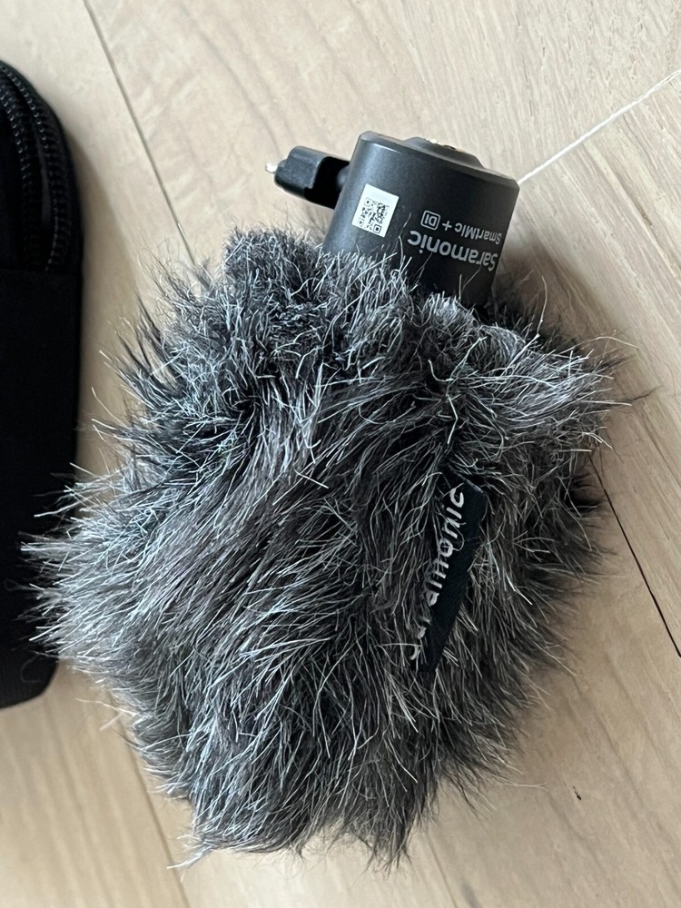 Saramonic Directional Microphone with Lightning Connector, WIndscreen, Bag