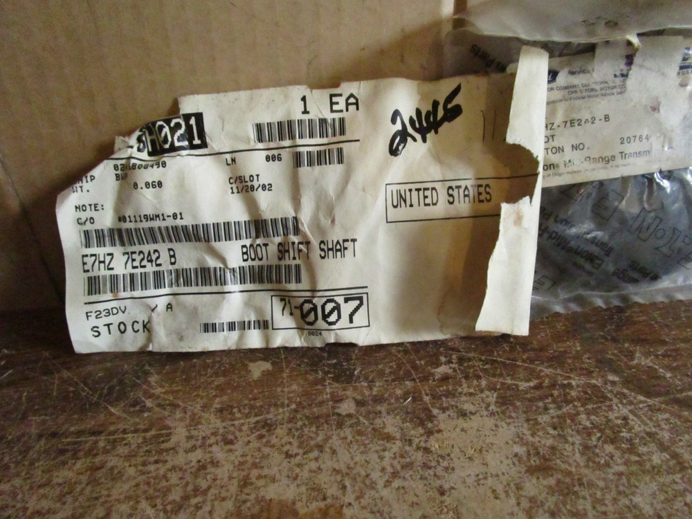 Ford E7HZ 7E242 B Transmission Shifter Shaft Boot