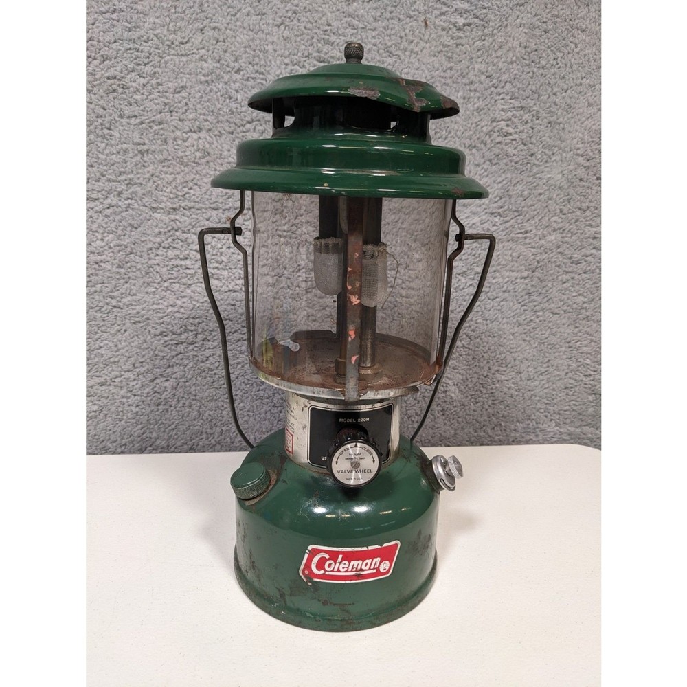 Vintage 70's Coleman Lantern Model 220H