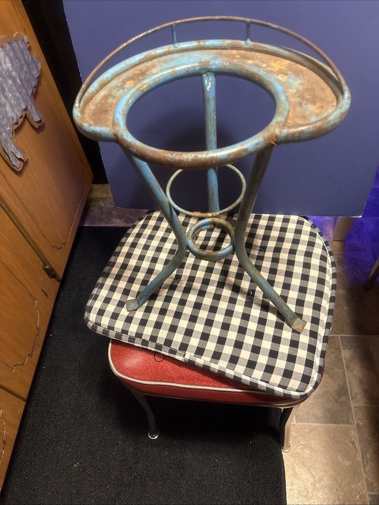Wrought Iron Tripod Washstand