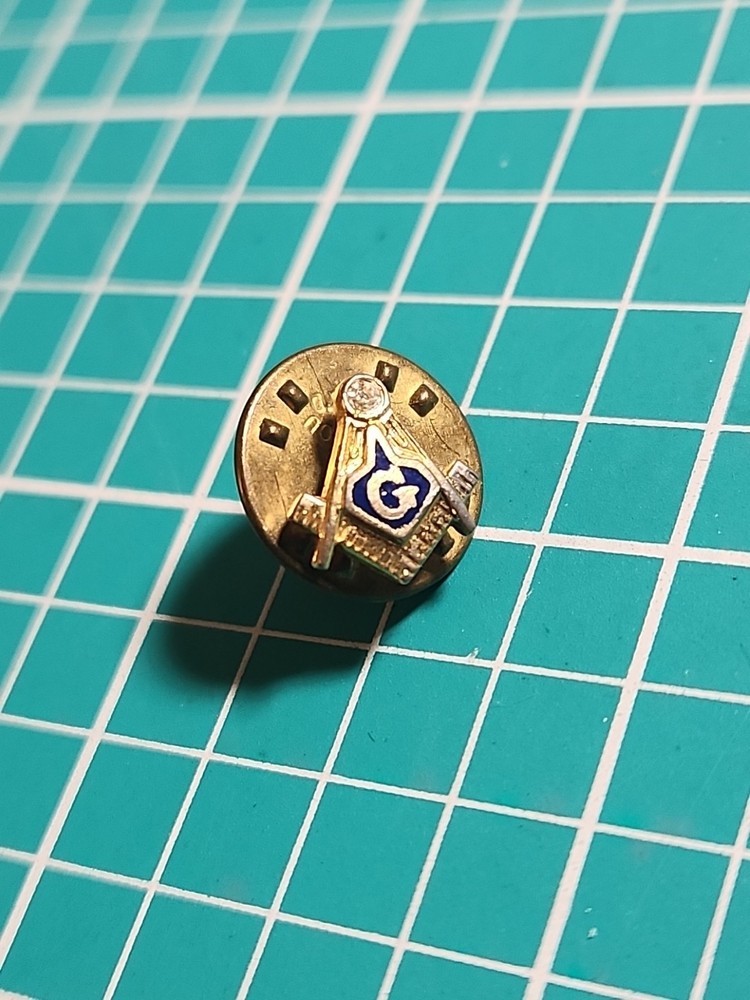 Vtg Freemason Masonic Square Compass Tiny Gold Tone Lapel Pin