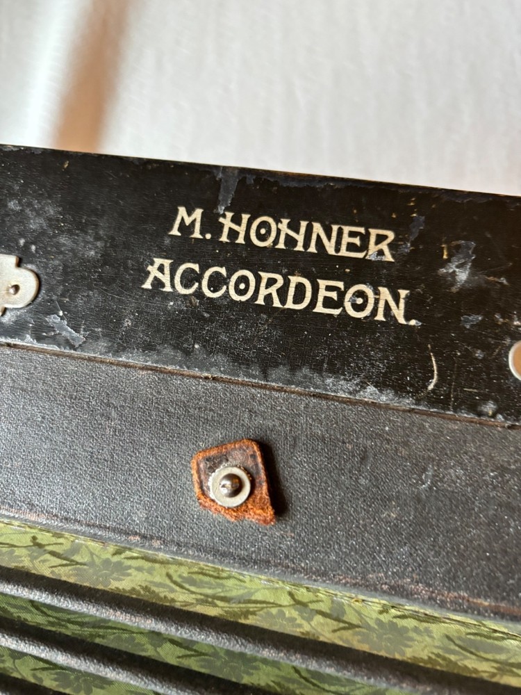 Antique M. Hohner Accordeon