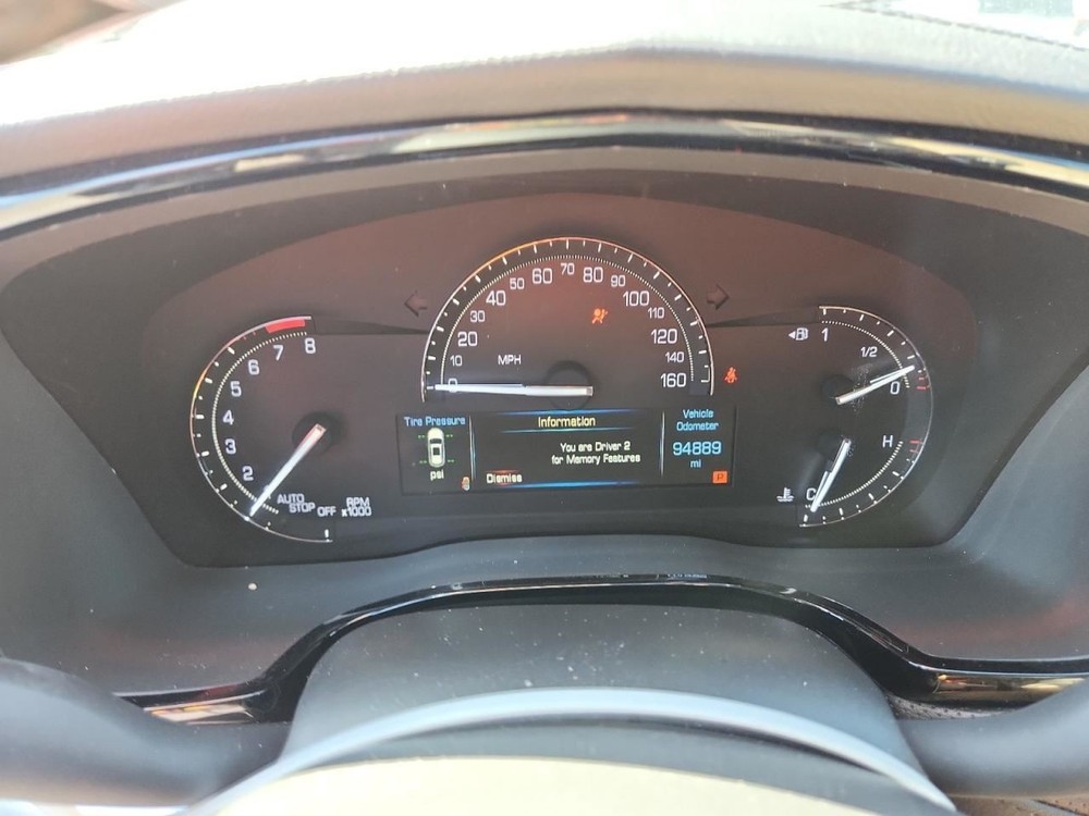 XT5 2017 Glove Box 4925385