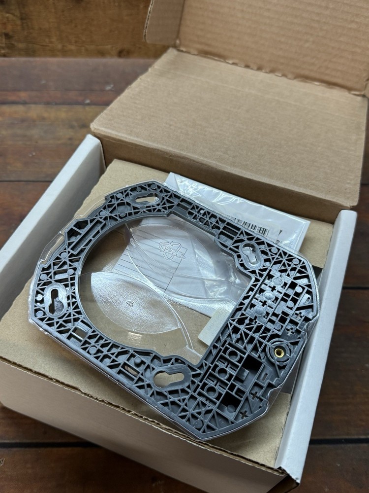 System Sensor SPSWL Wall Mount Speaker Strobe - Clear Lens, White New