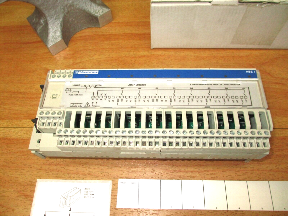 Telemecanique ABE7 S08S2B1 *NEW* Solid State Relay Base