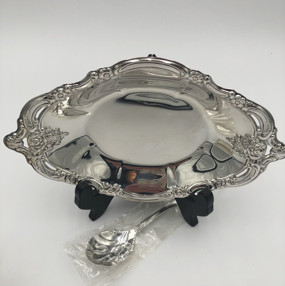 NIB Community Silversmith Nut Candy Dish Spoon Included.