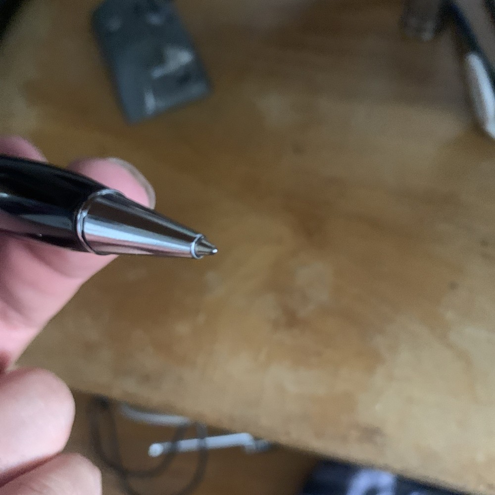 USB Pen With Láser Pointer And Flashlight. NEEDS USB and Battery. Writes Well.