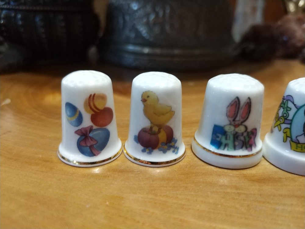 5 vintage 1980s Easter theme ceramic thimbles. Mixed lot.