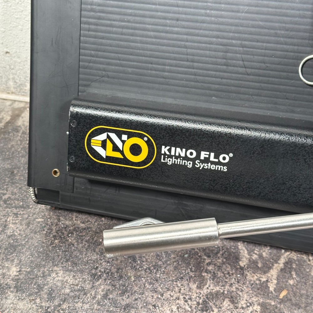 Kino Flo DIV-400 Diva Lite for Studio Lighting w/ Case