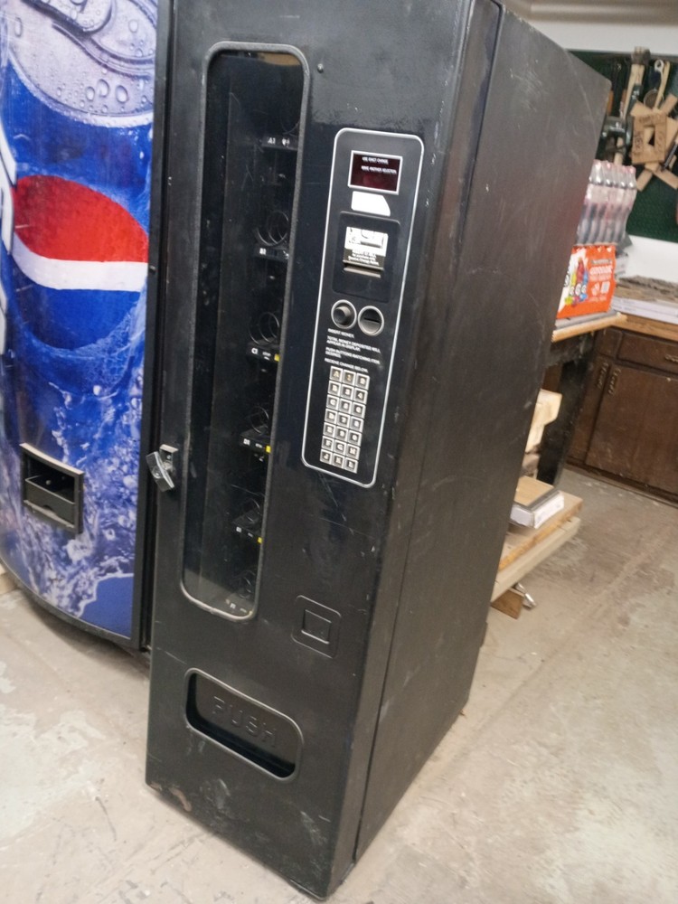 Snack Vendor Model 3051