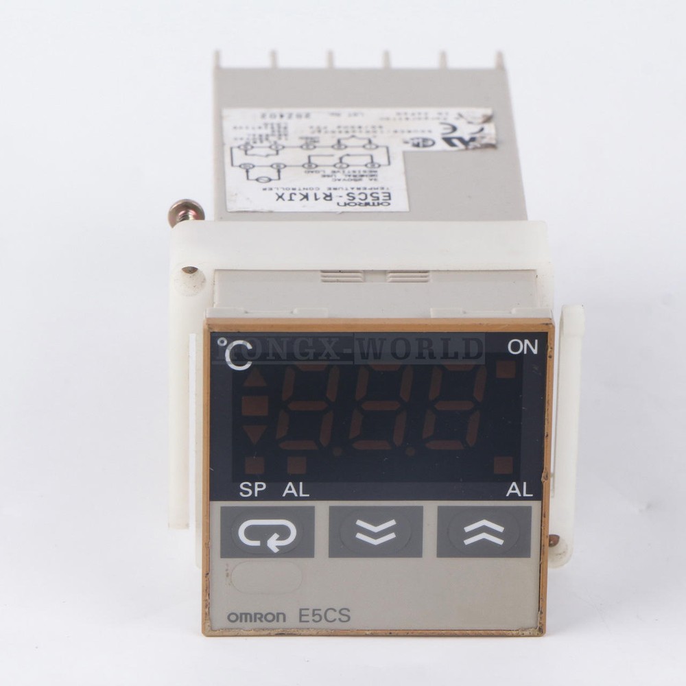 ONE Used Omron Temperature Controller E5CS-R1KJX 100-240VAC