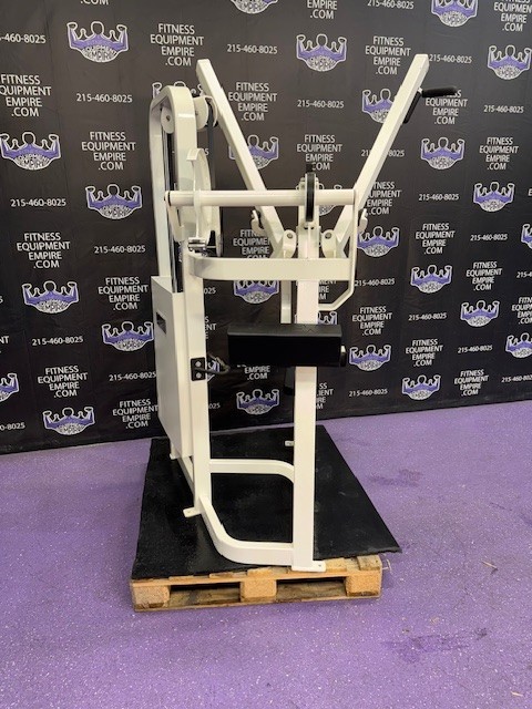 Cybex VR2 Bilateral Diverging Lat Pulldown
