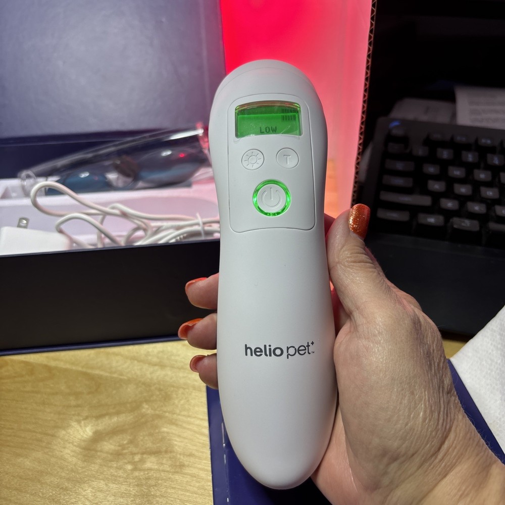 Helio Pet+ Advanced Multiuse Red Light Therapy Kit Limited Edition Dog