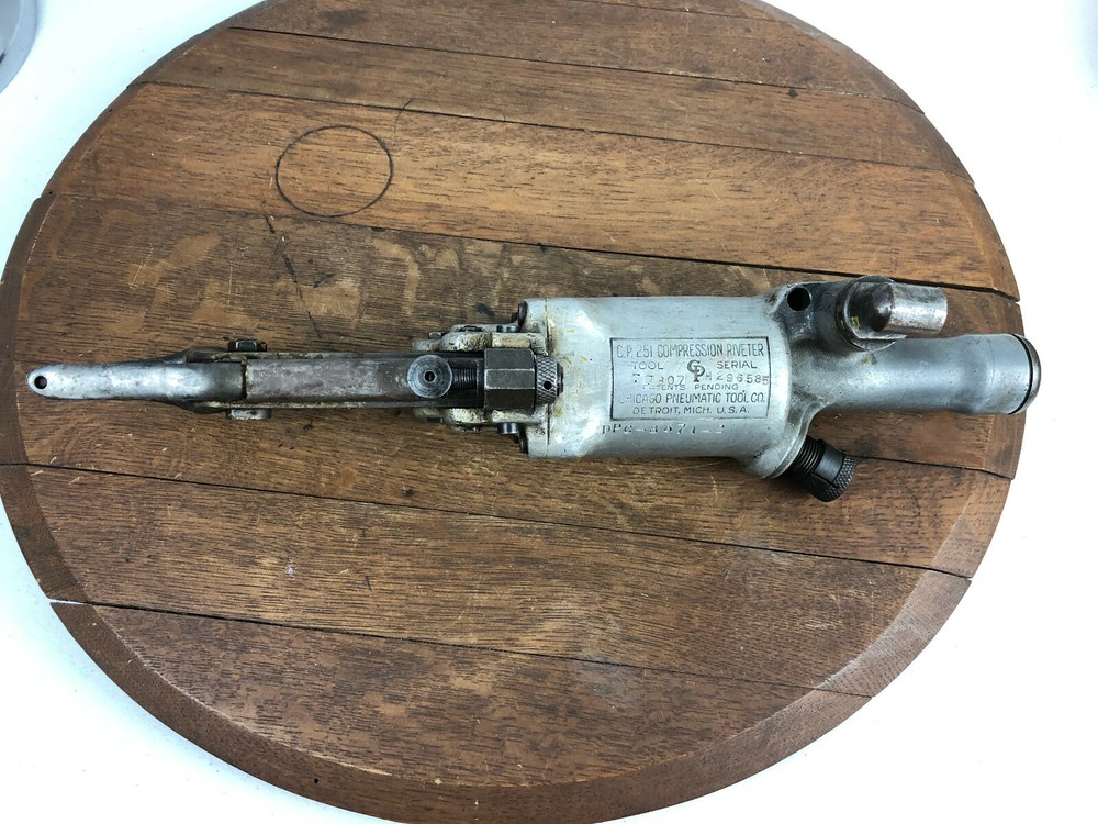 CHICAGO PNEUMATIC MODEL CP 251 PNEUMATIC COMPRESSION RIVETER RIVET SQUEEZER