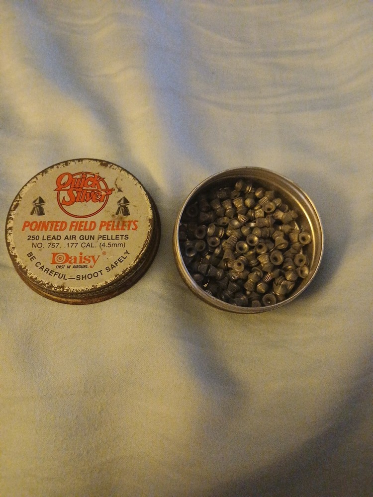 Vintage Daisy Pointed Field Pellets W Original Quick Silver Container