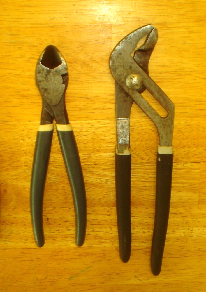 Case IH 4-Piece Pliers / Wire Cutters Set