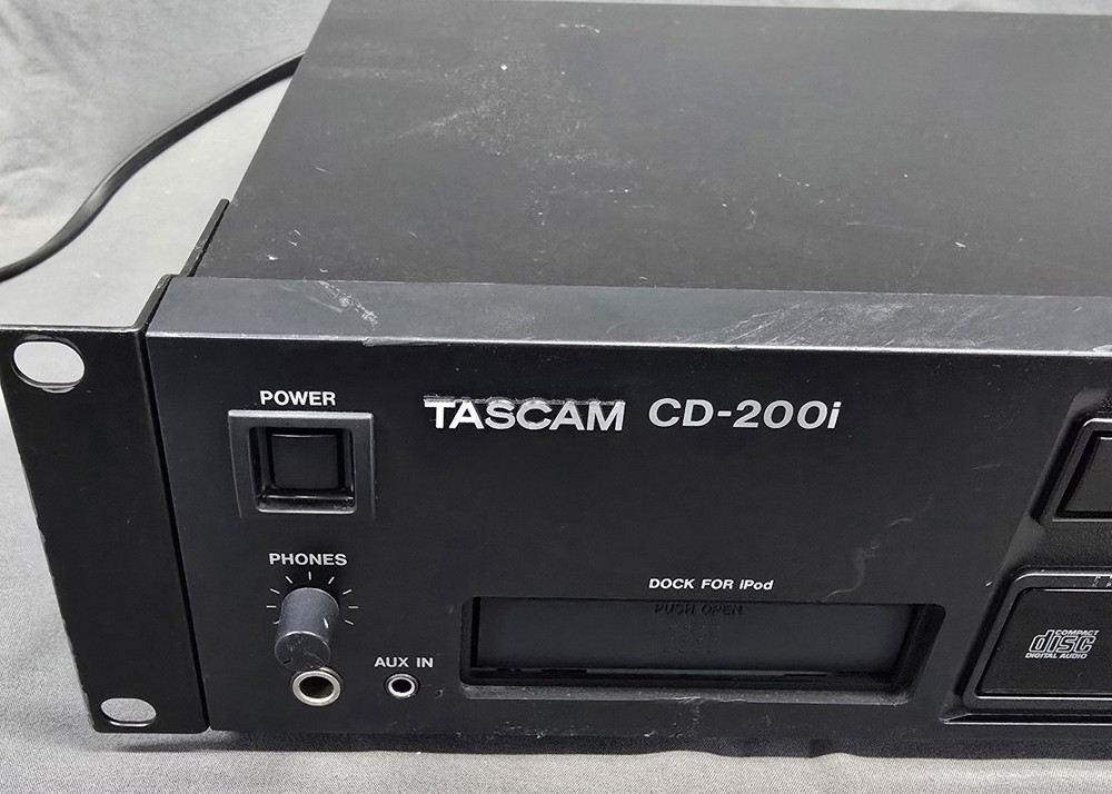 Tascam CD-200i CD Player with iPod Port - Rack Mount