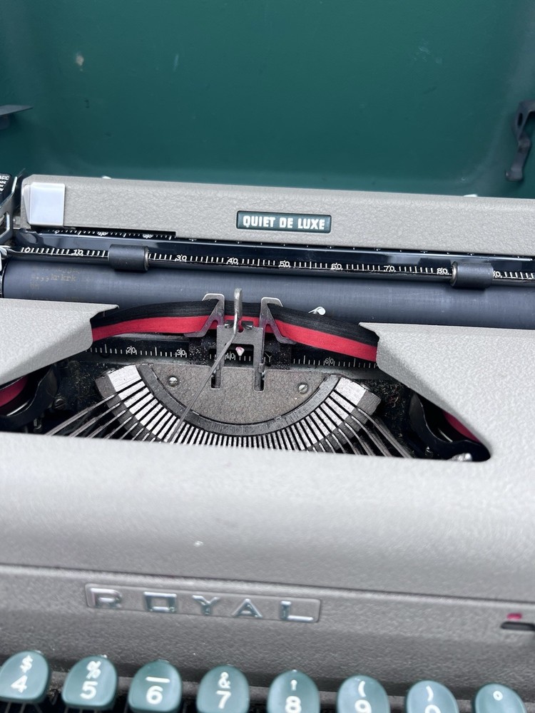 Antique Royal Typewriter In Original Carrying Case