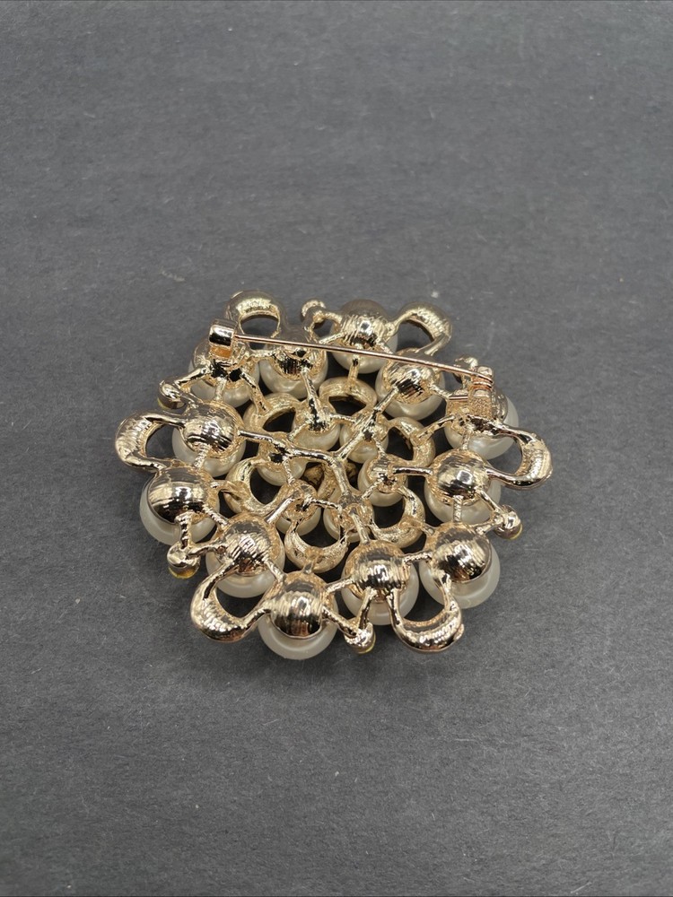 Vintage-Style Round Cluster Brooch