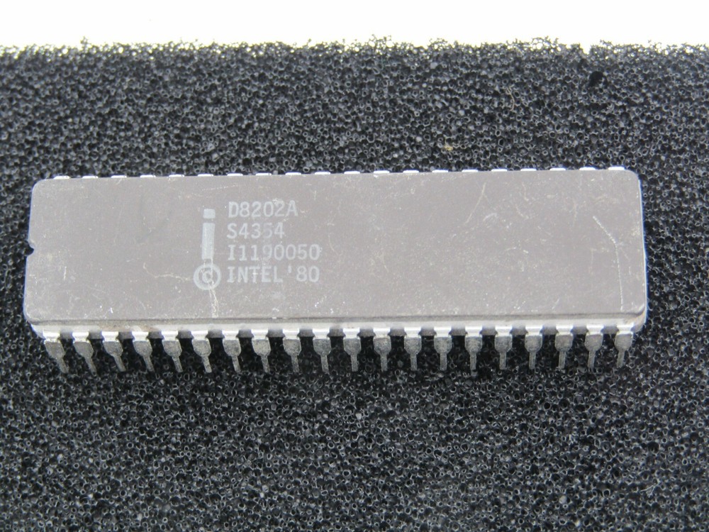 D8202A Intel Memory Controller IC 40 PIN DIP Ceramic NOS