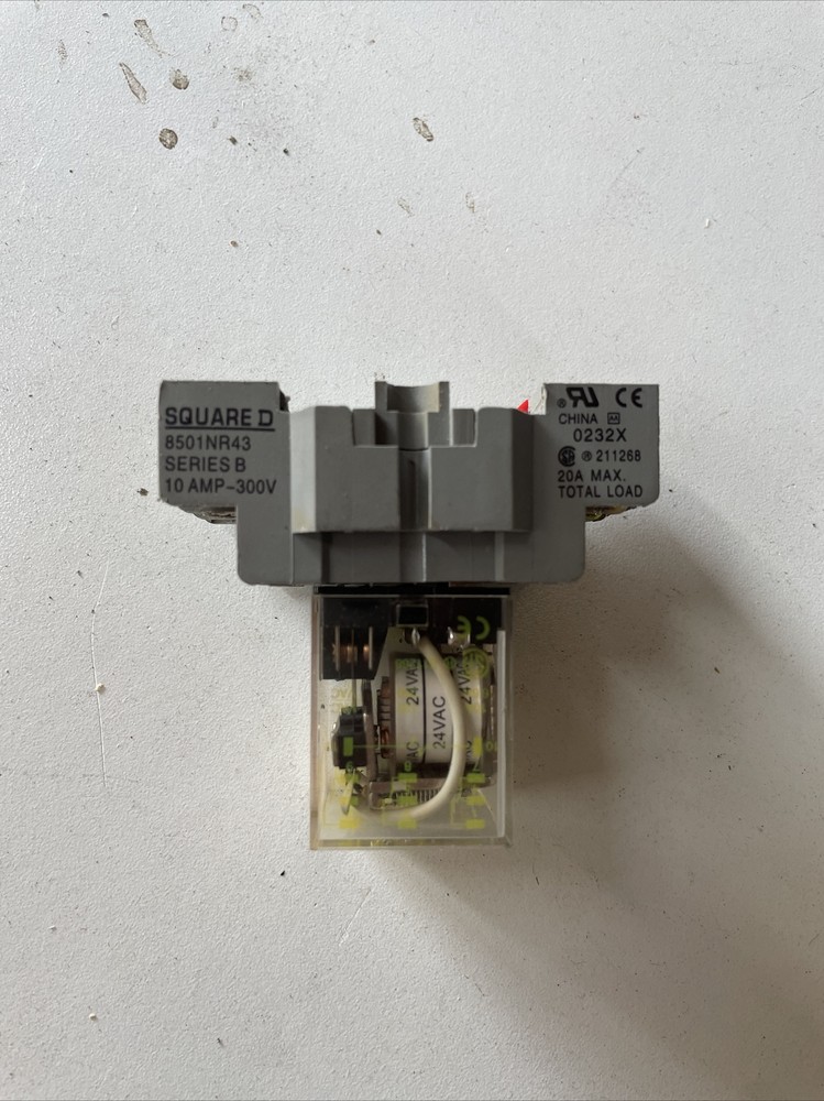 1) Square D 8501NR43 SER B 10A-300V Relay And Socket Base