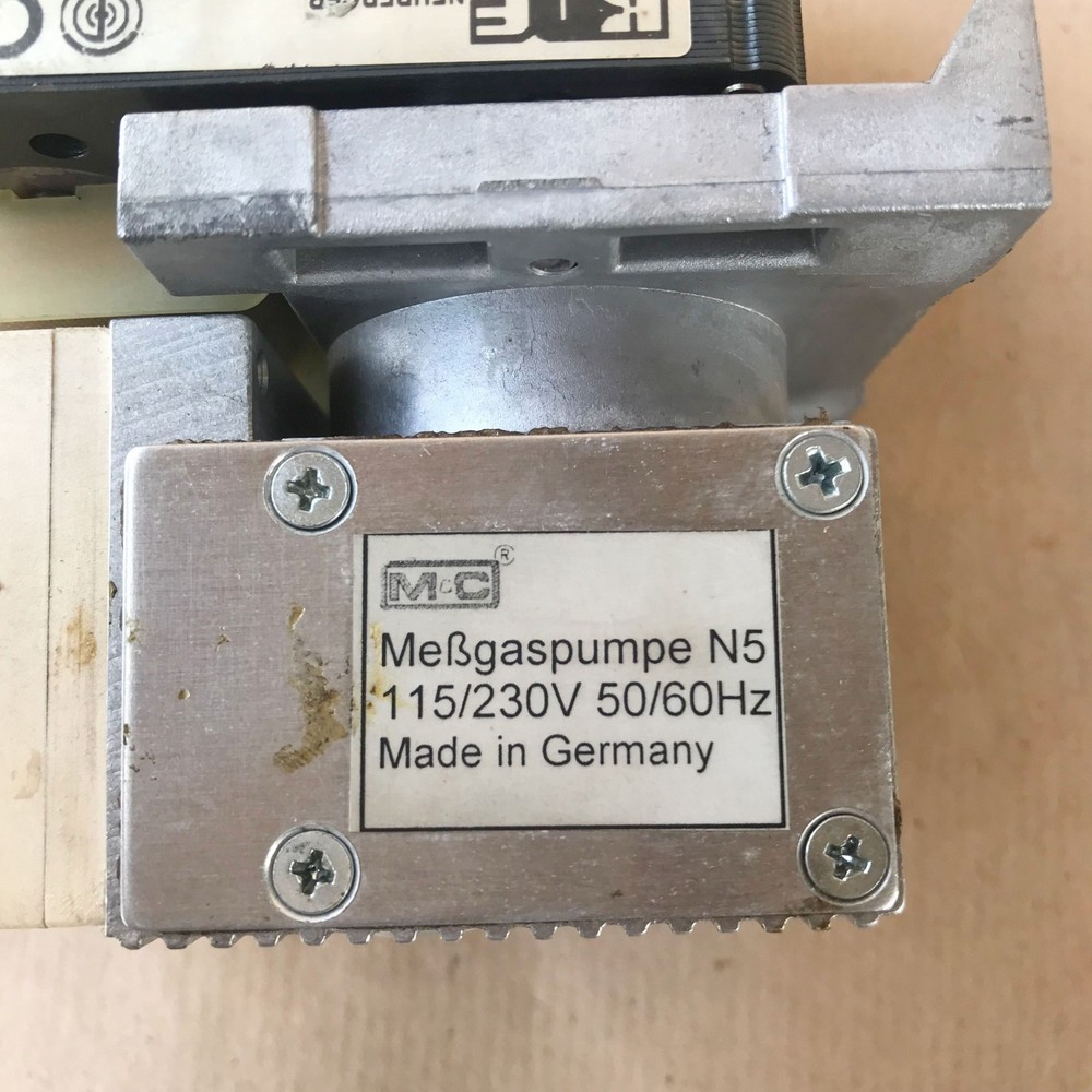 KNF PM12995-86 DIAPHRAGM VACUUM PUMP