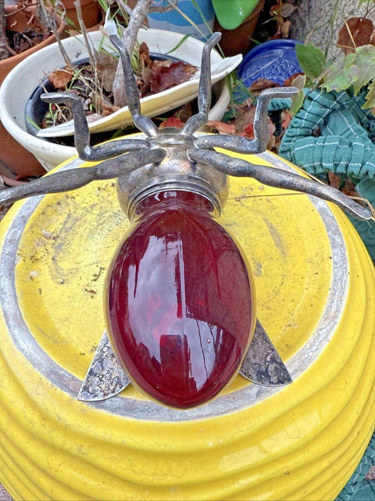 VINTAGE SILVERPLATE RUBY RED GLASS FIGURAL BEE HONEY POT. BY IRONGATE PRODUCTS