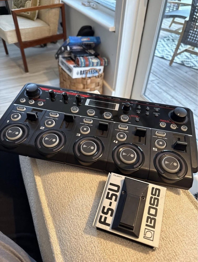 BOSS RC-505 Loop Station + BOSS FS-5U Footswitch