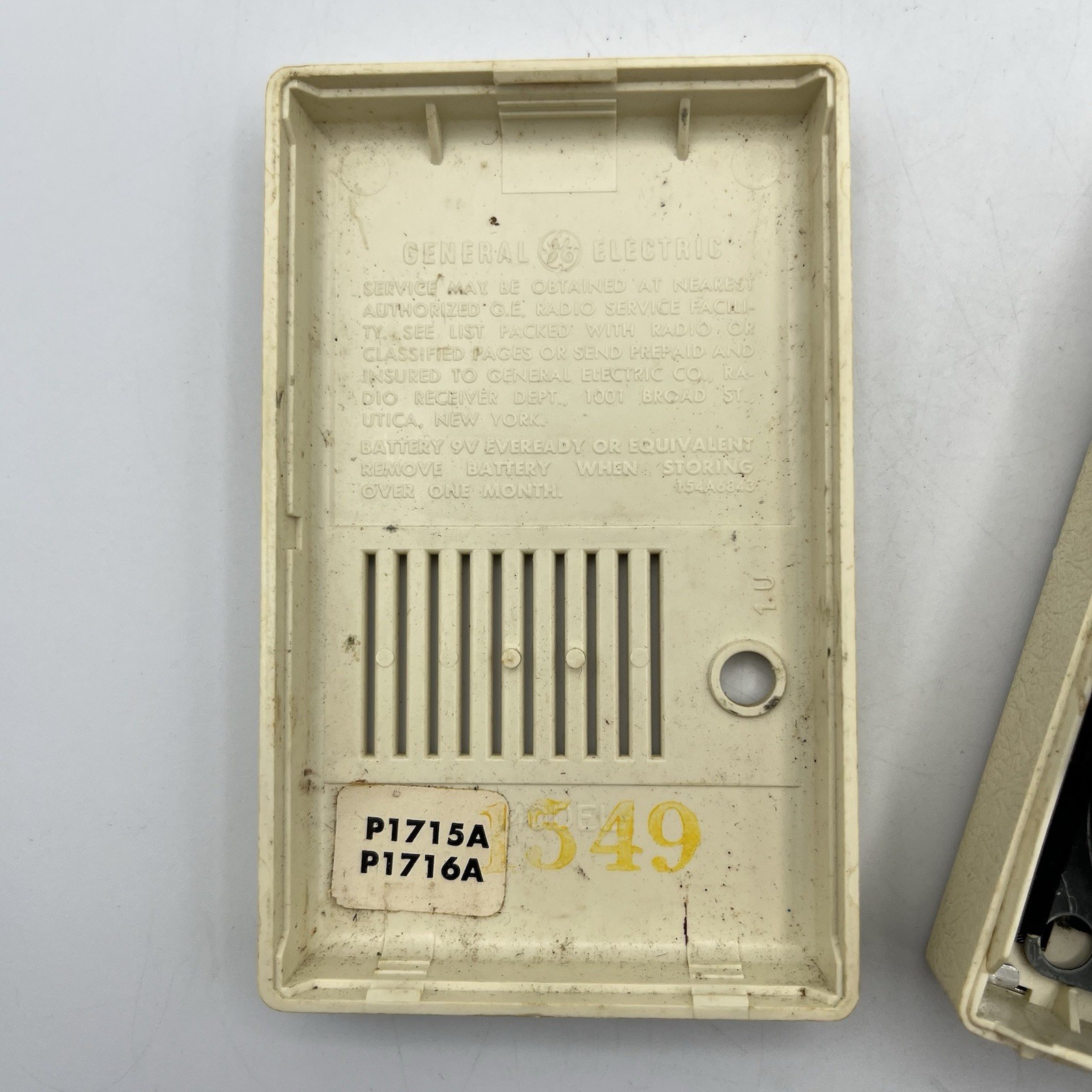 General Electric Accent Line 8 Transistor Radio - Cream - Works - READ BELOW