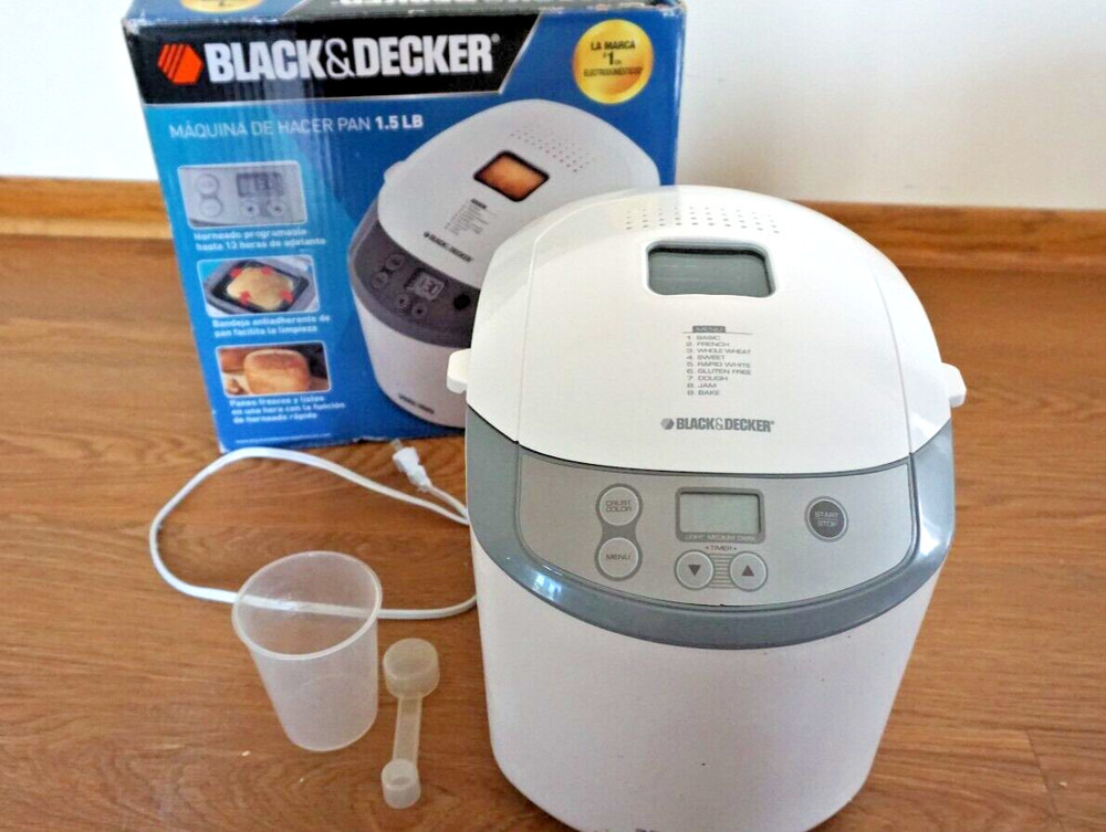BLACK & DECKER 1.5lb BREADMAKER BK1015W