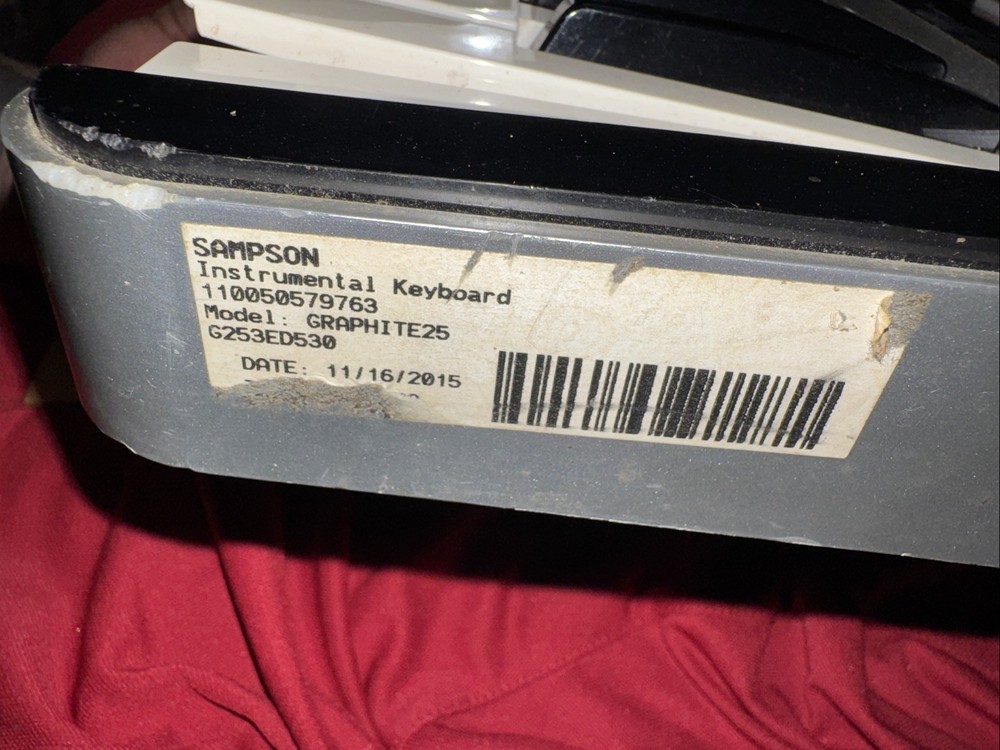 SAMSON GRAPHITE 25 (USB MIDI CONTROLLER KEYBOARD) (UNTESTED)